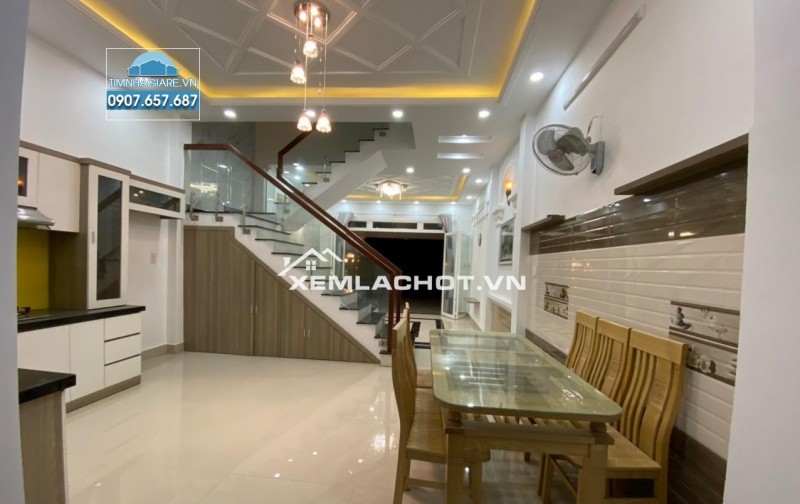 Chính chủ cần Bánnhà 66m 3 tầng 3 ngủ 3 wc pt sân phơi Hướng Đông tt Bìa nở hậu ngang 4,65m đuôi hơn 5m Giá 5 tỷ có thỏa thuậnLiên hệ Hoàng :