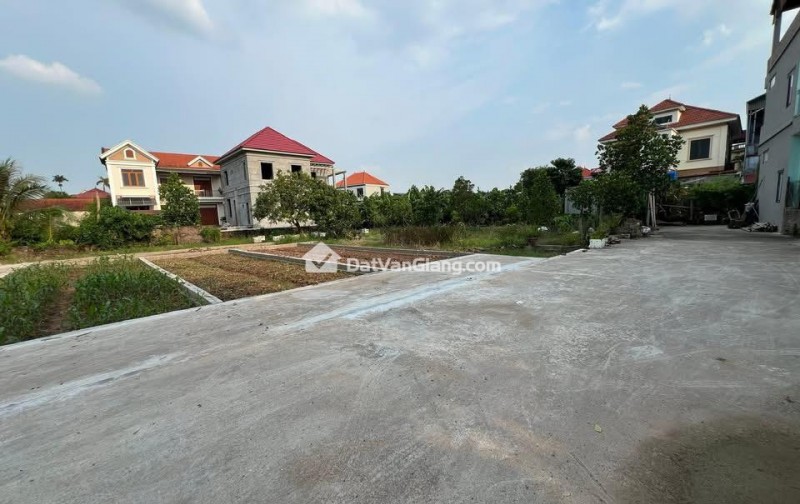 Bán đất Tân Tiến Văn Giang 54,3m² đường 9m, MT 4m vuông đẹp, giá hơn 2 tỷ hiếm