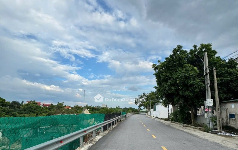 Bán đất thổ cư Văn Giang 101,93m2, 2 Mặt Tiền Đường Huyện, View Sông, Sát Vin 3, Giá Chỉ 5xtr/m2
