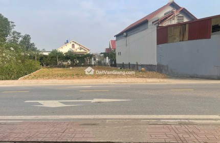 Đất Mặt Đường Kinh Doanh Văn Giang Lô Góc 245m2 Mặt Tiền 10m Tại Bá Khê Tân Tiến Cách VĐ4 Chỉ 200m