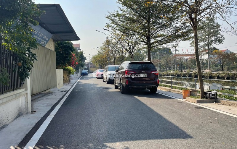 Bán đất ở Văn Giang 188,9m2, 2 Mặt tiền 7,8m, Cạnh ĐHBK CS2, Sát Ecopark, Ô tô 7 chỗ thông