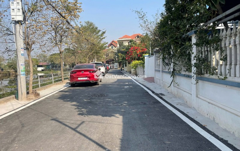 Bán đất ở Văn Giang 188,9m2, 2 Mặt tiền 7,8m, Cạnh ĐHBK CS2, Sát Ecopark, Ô tô 7 chỗ thông